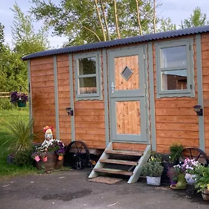 captivating-1-bed-cabin-in-middlesbrough.yorkshirehotels.net/